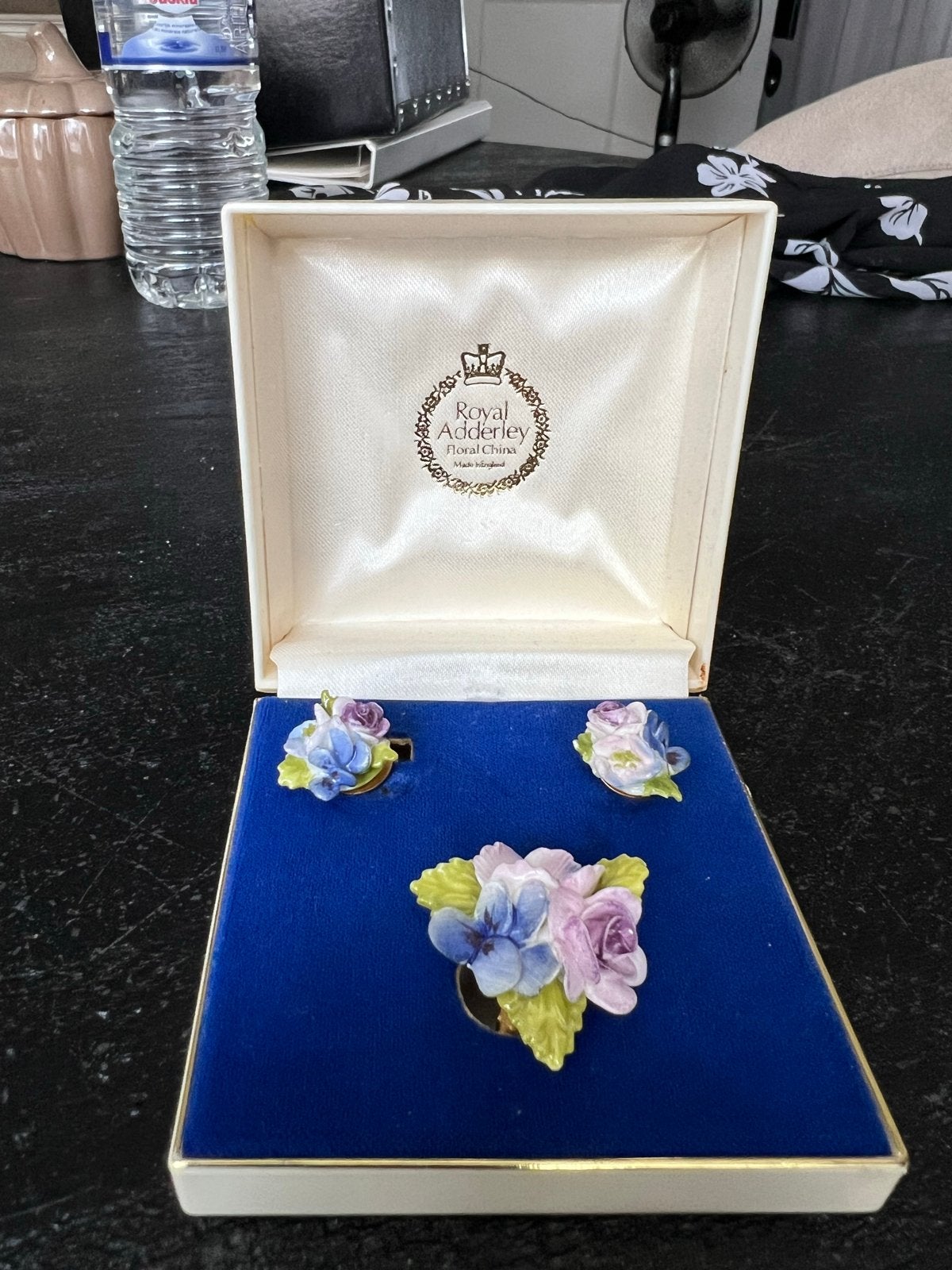 Royal Adderley Floral China Broche en Oorbellen Set, Sieraden, Tassen en Uiterlijk, Broches, Overige materialen, 4 tot 7 cm, Paars