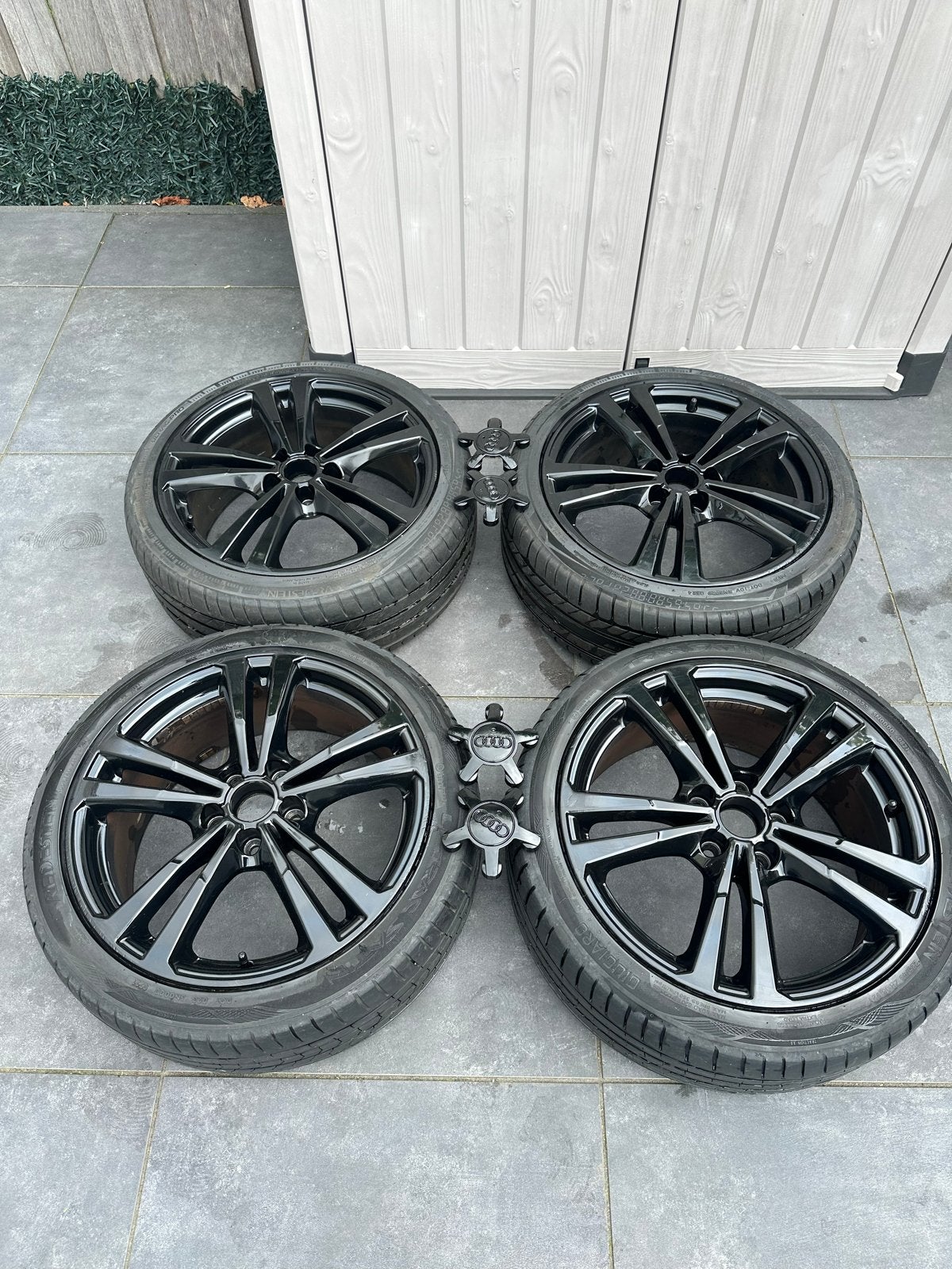 Audi 18 inch velgen met Vredestein zomerbanden 225/40 ZR18, Ophalen, 18 inch, Gebruikt, Banden en Velgen