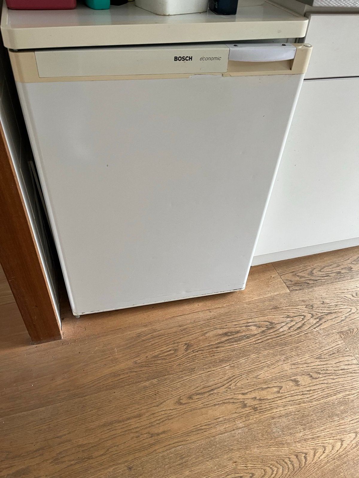 Bosch Economic Koelkast KTR1670/02 - Compact en Energiezuini, 150 tot 200 liter, Energieklasse A of zuiniger, 45 tot 60 cm, Ophalen