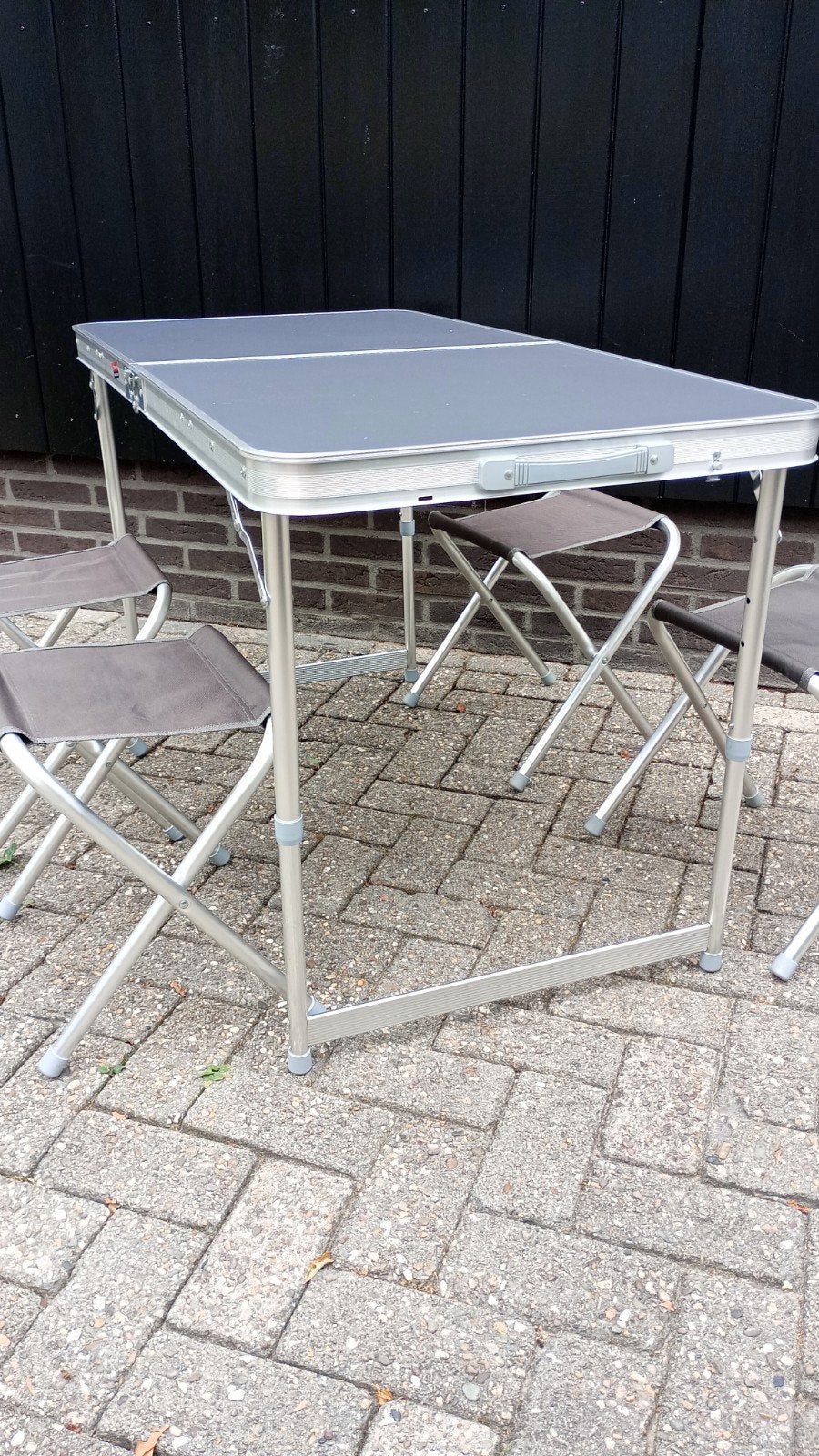 Campingtafel met 4 krukjes - verstelbaar en inklapbaar, Caravans en Kamperen, Kampeermeubelen, Ophalen, Gebruikt, Campingtafel