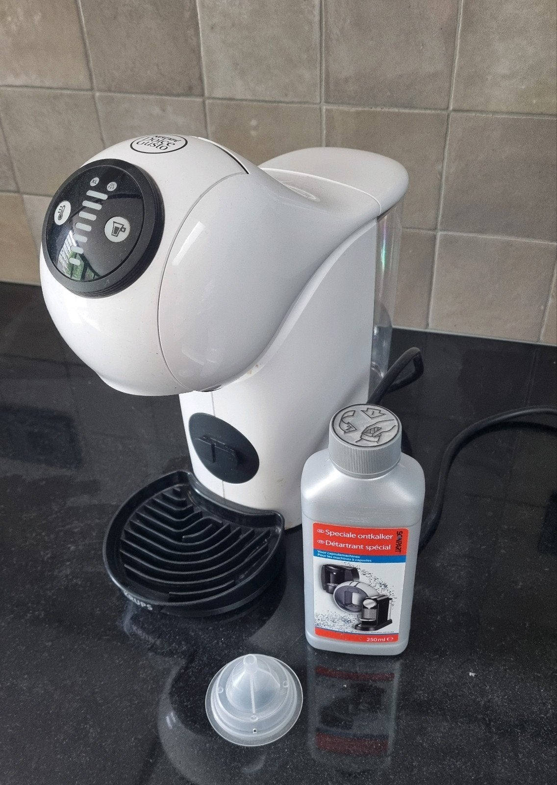 Dolce Gusto Genio wit, Ophalen, Zo goed als nieuw, Koffiemachine, Koffiepads en cups