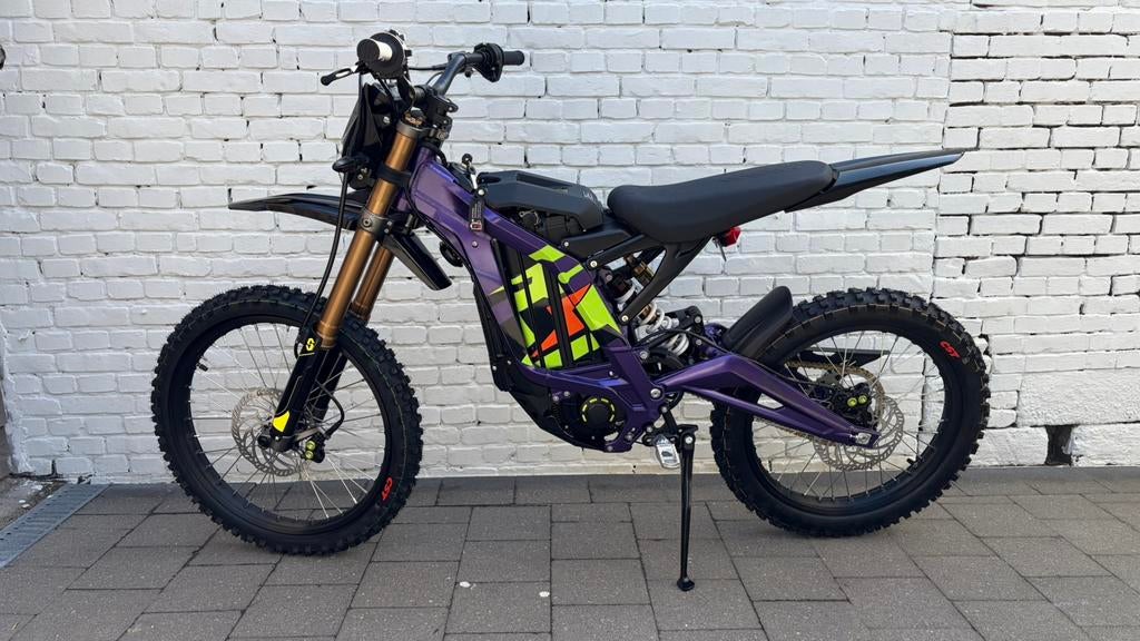 SurRon Light bee 2026 (straat legaal), Ophalen, Zo goed als nieuw