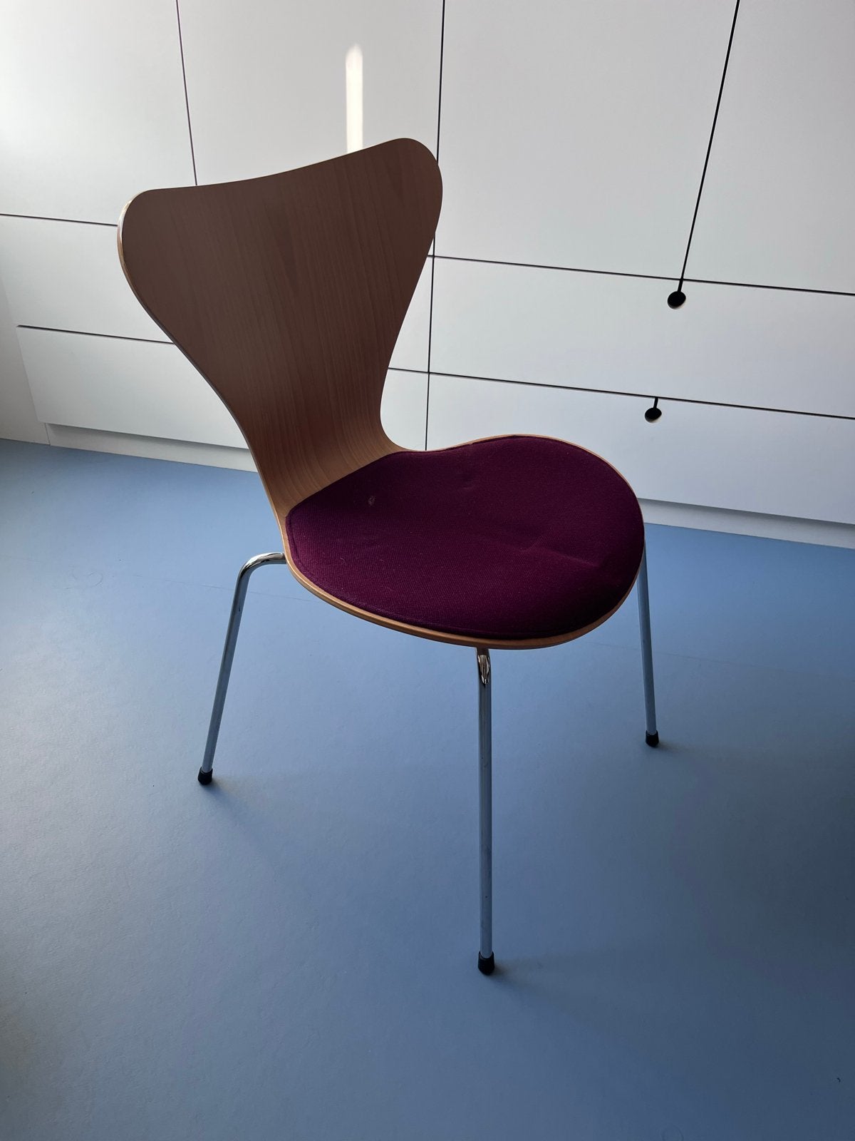 Arne Jacobsen vlinderstoel met bekleding 6 stuks, Ophalen, Zo goed als nieuw, Overige kleuren, Hout