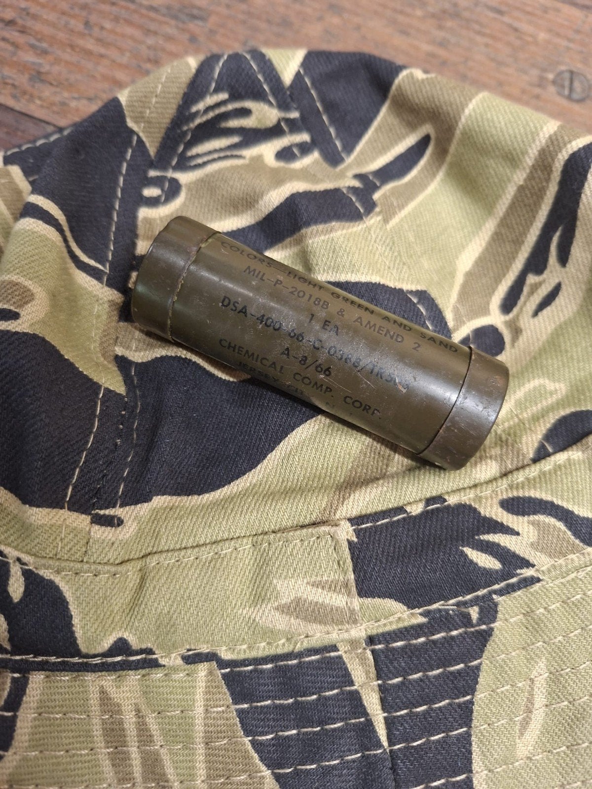 Camouflage stick, Verzamelen, Militaria | Algemeen, Verzenden, Landmacht, Amerika, Kleding of Schoenen
