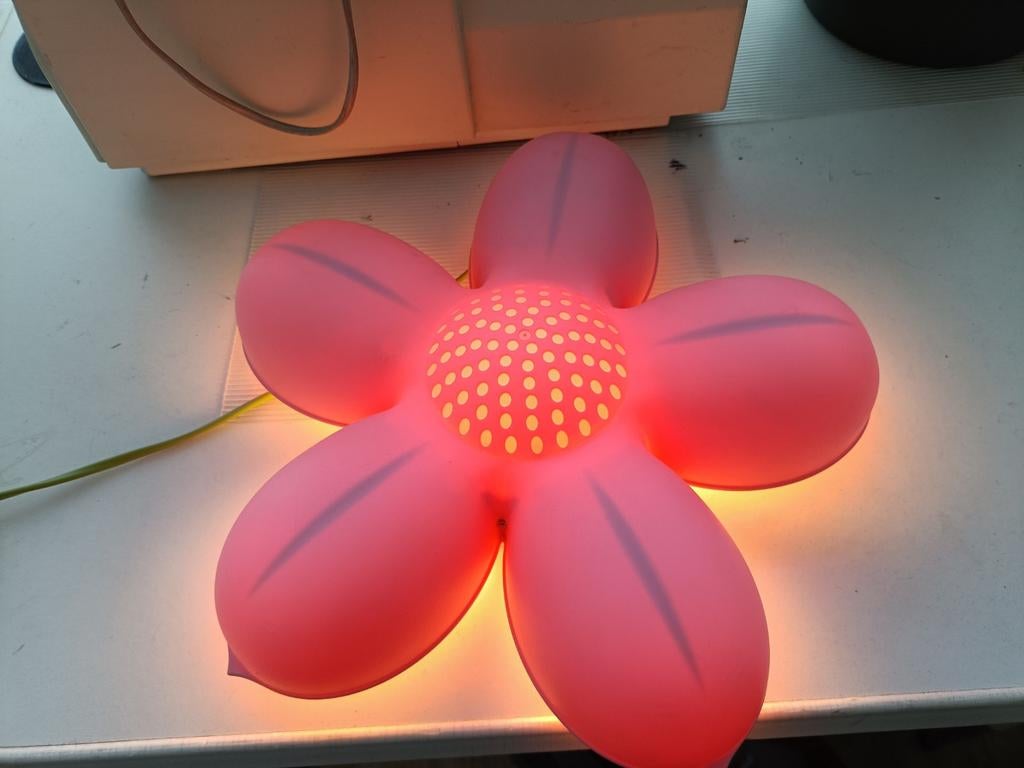 IKEA kinderlamp bloem roze - Leuke wandlamp, Ophalen of Verzenden, Gebruikt, Kinderlijk, Speels, Bloem