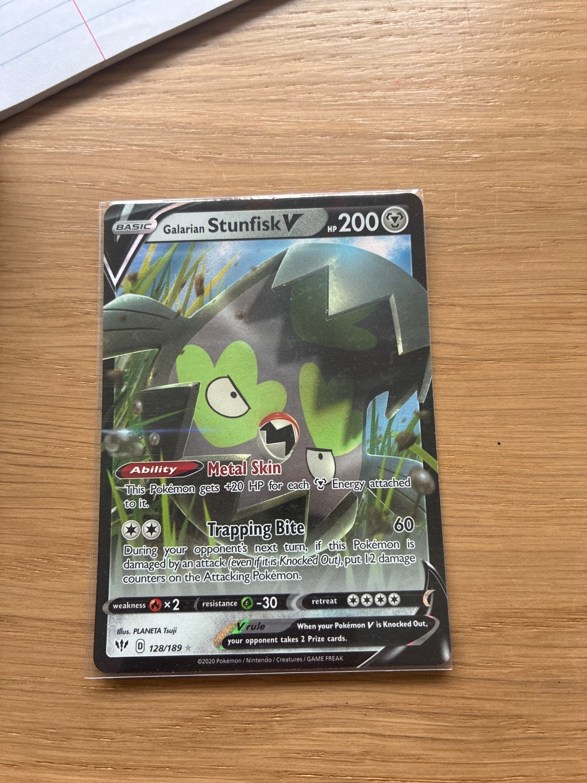 Pokémon Kaart: Galarian Stunfisk V (128/189) - Zo goed als n, Ophalen of Verzenden, Zo goed als nieuw, Losse kaart