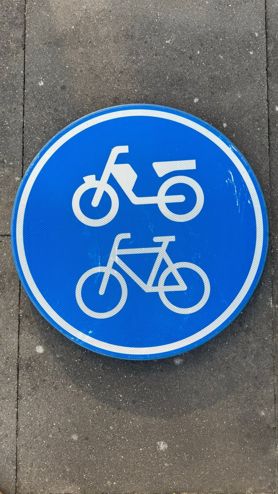 Verkeersbord G12a: Verplicht fietspad/bromfietspad, Ophalen, Gebruikt