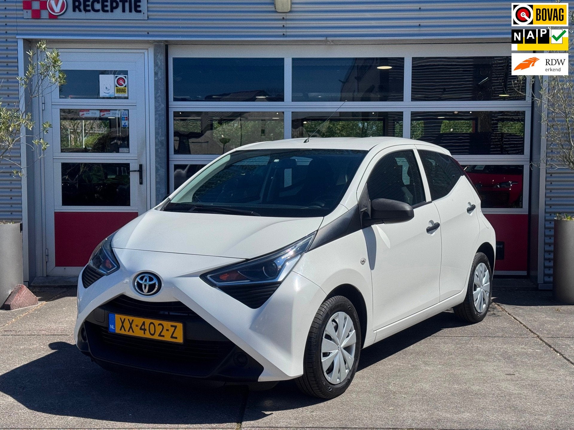 Toyota Aygo 1.0 VVT-i x-fun 5-Drs / Airco / Led / Bluetooth, Auto's, Voorwielaandrijving, Dealer onderhouden, Gebruikt, Euro 6