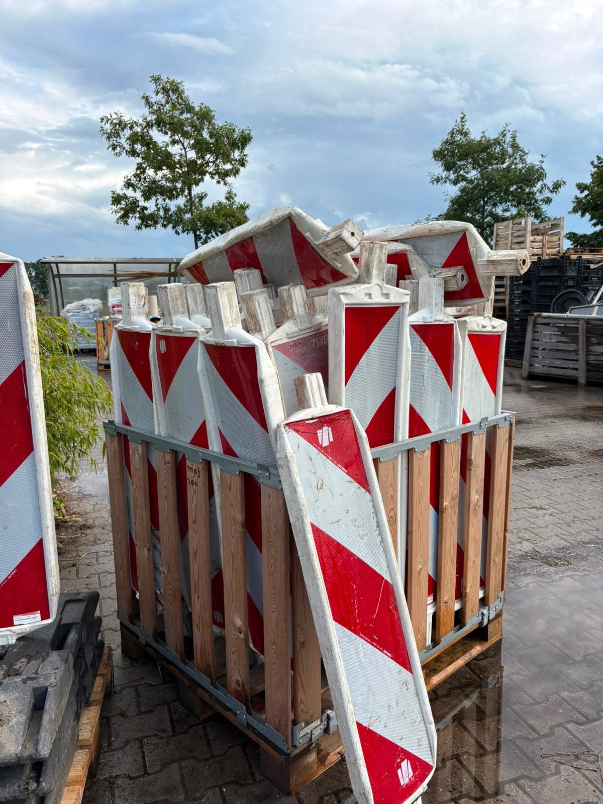 Bakenvoeten en afzetpalen voor wegbebakening, Ophalen