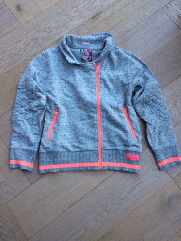 Leuk grijs gemêleerd vest met neon roze/oranje accenten 116, Meisje, Trui of Vest, Metropolitan Chic, Ophalen of Verzenden