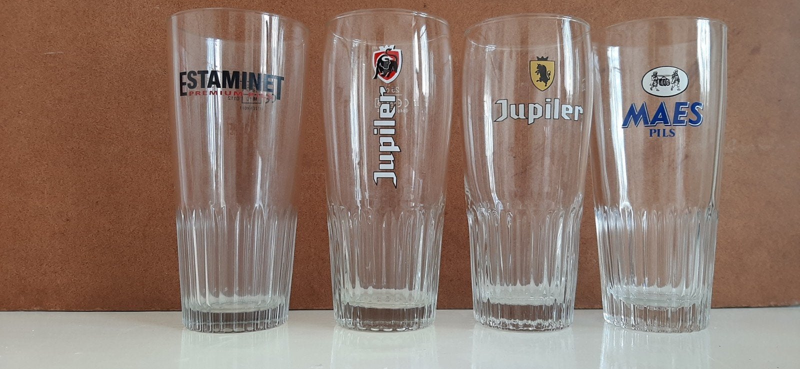 Bierglazen set: Estaminet, Jupiler, Maes (4 stuks), Verzamelen, Ophalen of Verzenden, Gebruikt