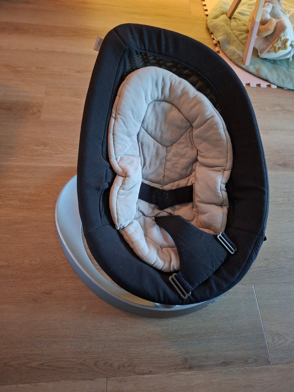 Nuna Leaf Wipstoel - Zwart/Grijs met gordel, Kinderen en Baby's, Ophalen, Nieuw, Schommelstoel, Overige merken
