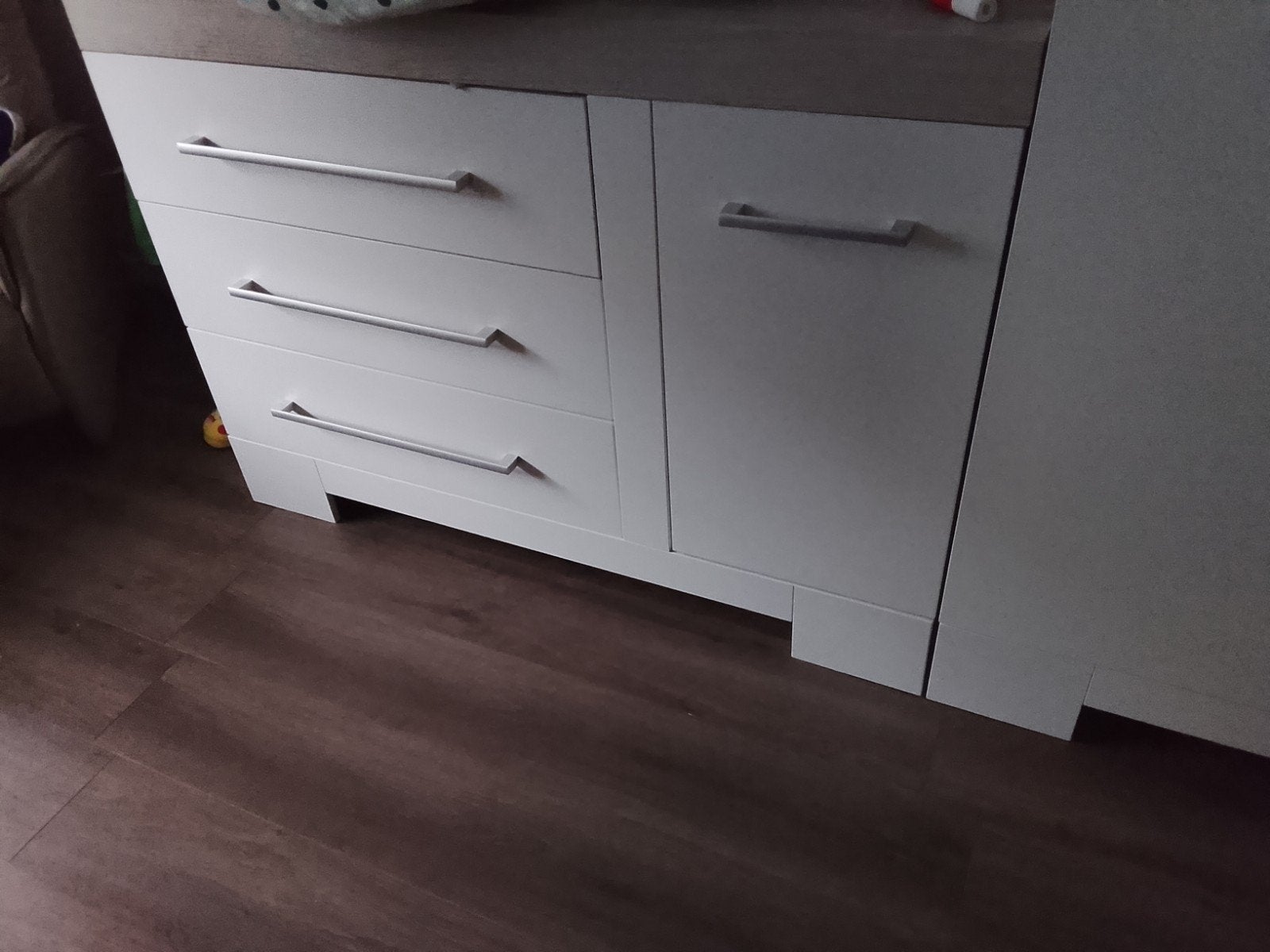 Witte ladekast met 3 laden en 1 deur, Kinderen en Baby's, Kinderkamer | Commodes en Kasten, Ophalen of Verzenden, Gebruikt