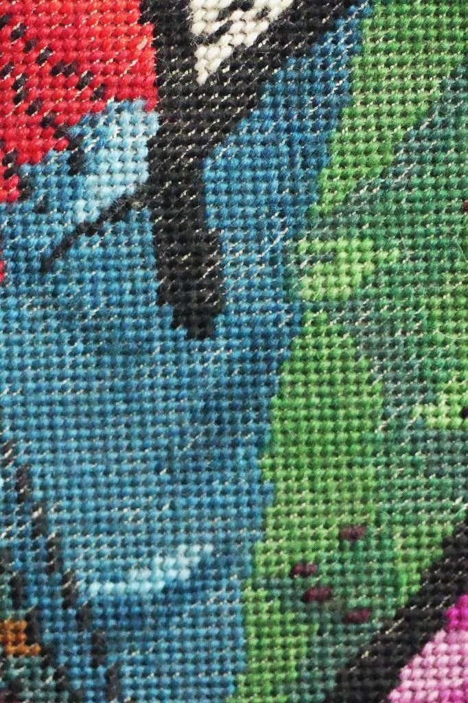 textielkunst vrouw met de harp, Antiek en Kunst, Doek, Realistisch, Overige technieken, Stilleven