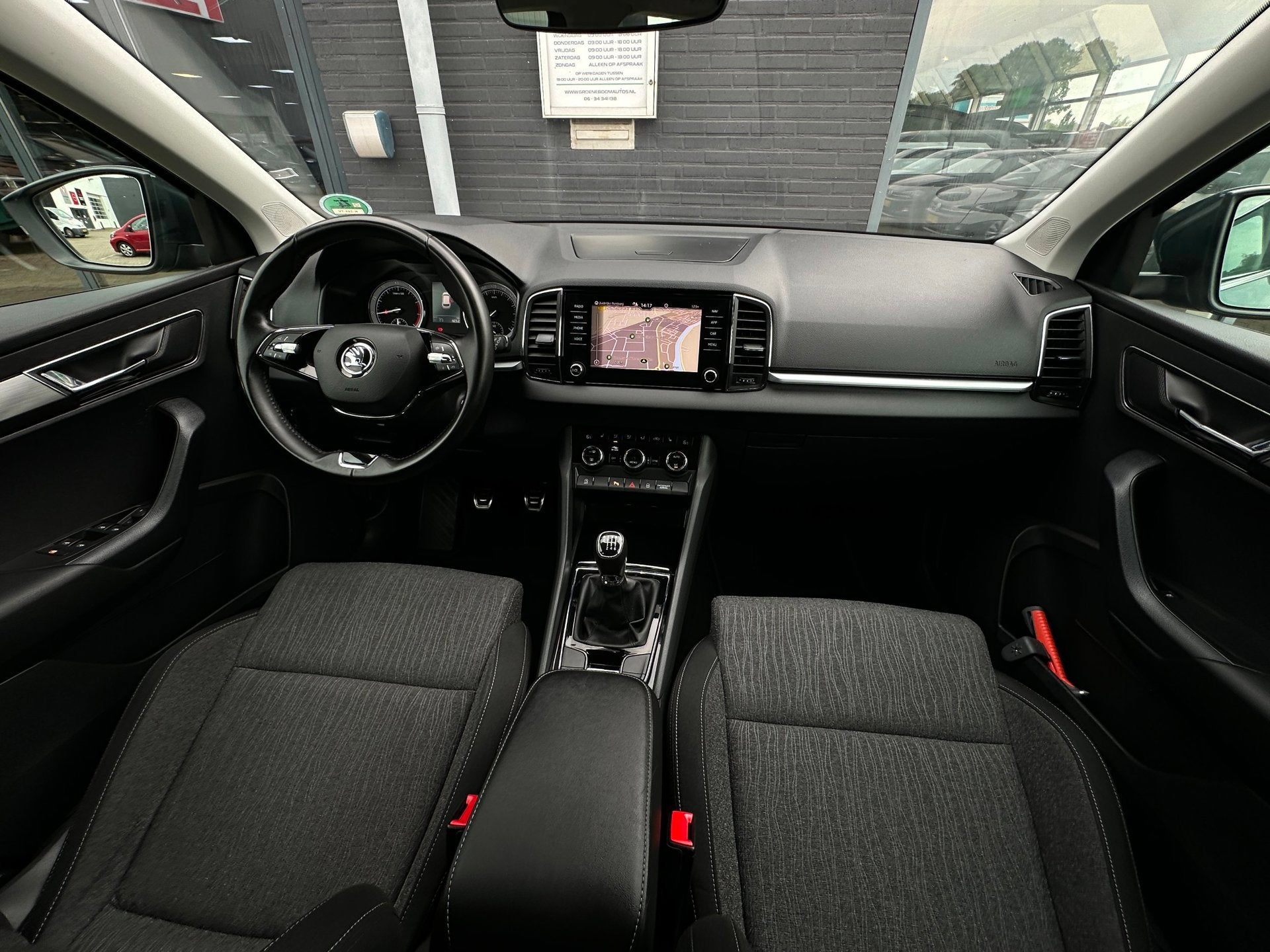 Skoda Karoq 1.0 TSI Business Edition Plus/1STE EIG/CARPLAY/C, Auto's, Voorwielaandrijving, Dealer onderhouden, Gebruikt, Euro 6