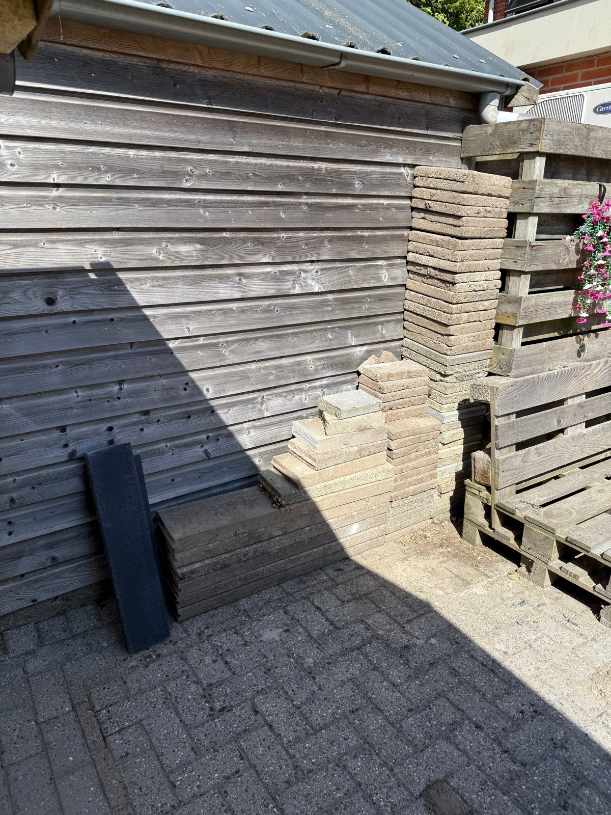 50 tegels 30x30 en opsluitbanden 100x20x6, Ophalen, Overige materialen, Gebruikt, 5 tot 10 m²