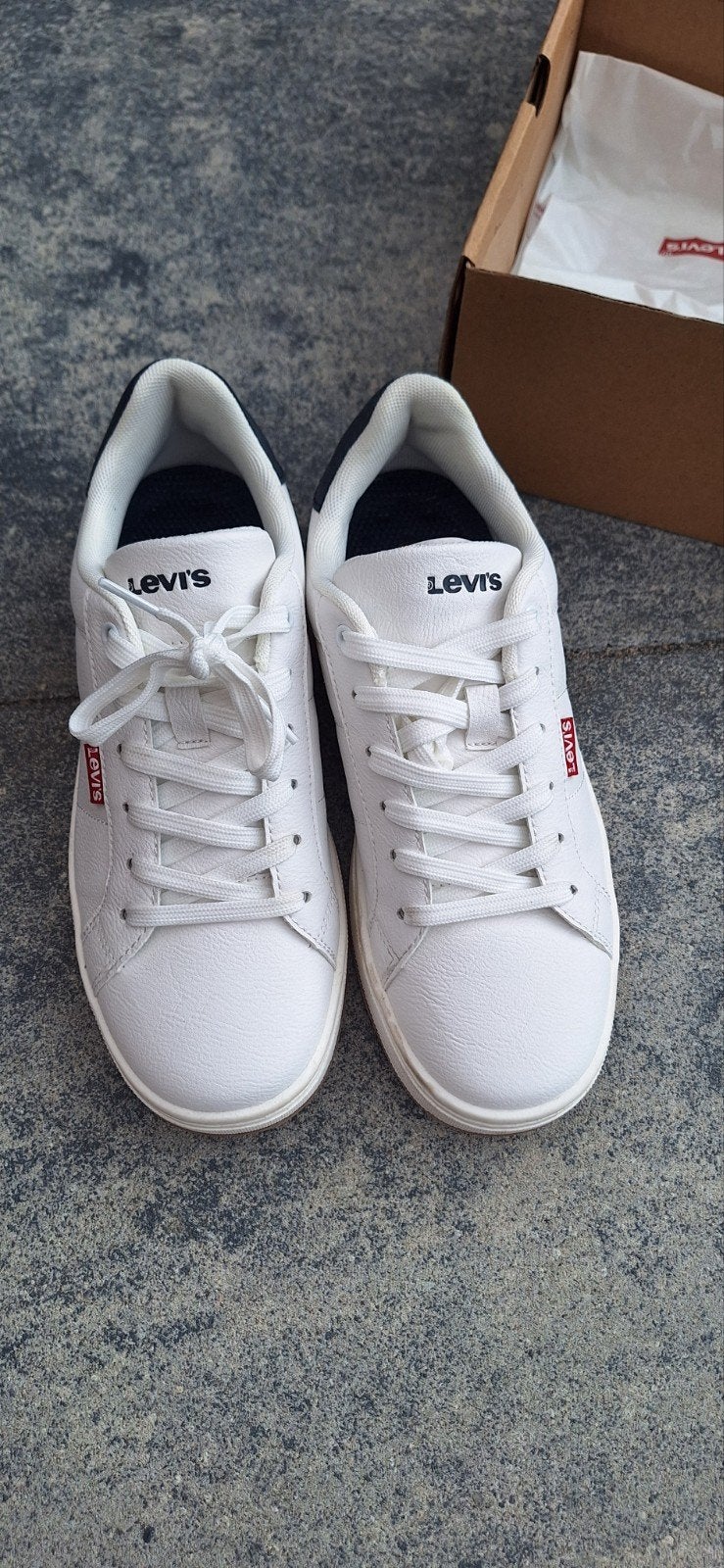 schoenen (Levi's) 1x gedragen, Ophalen, Zo goed als nieuw, Schoenen