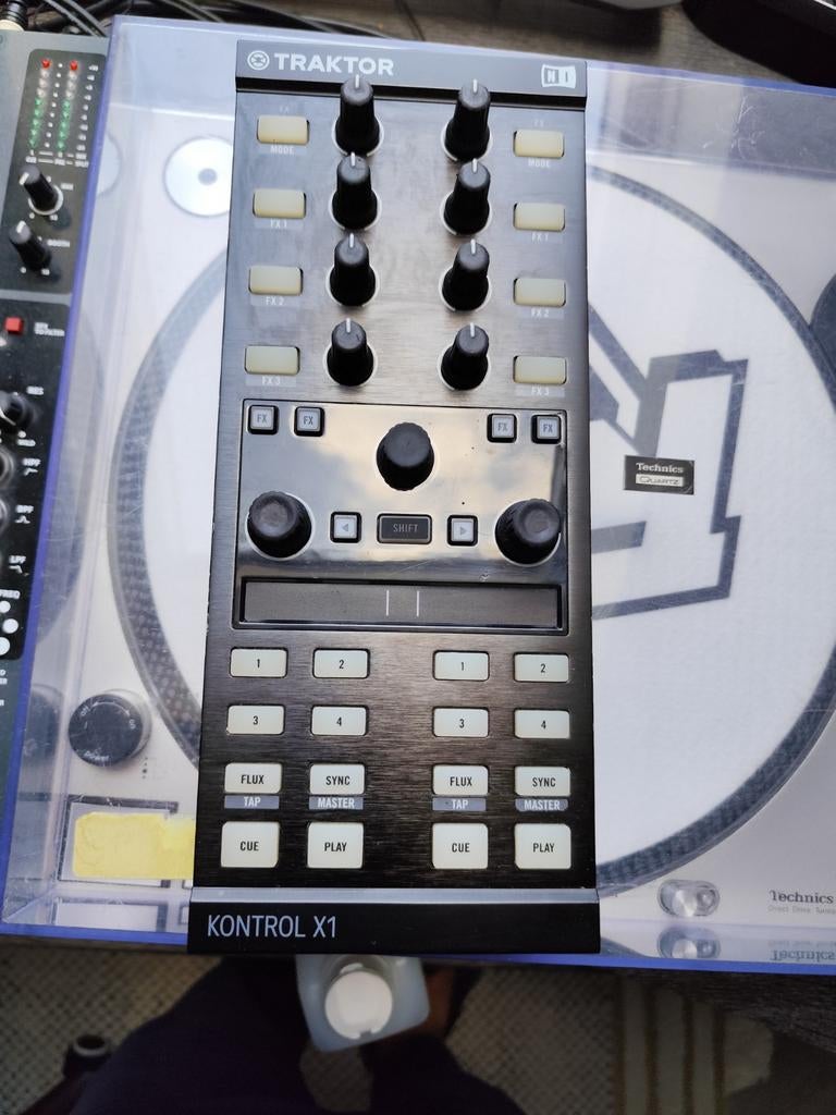 Native Instruments Kontrol X1 MK2 Traktor DJ Controller, Ophalen of Verzenden