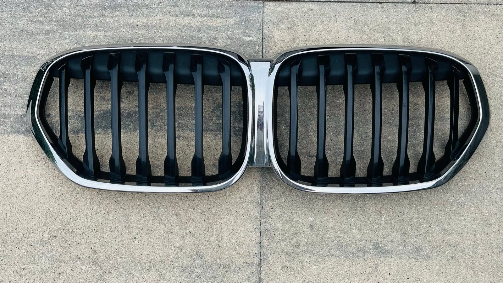 BMW X1 - F48 LCI grill origineel, Auto-onderdelen, Ophalen, Gebruikt, Voor, Bumper
