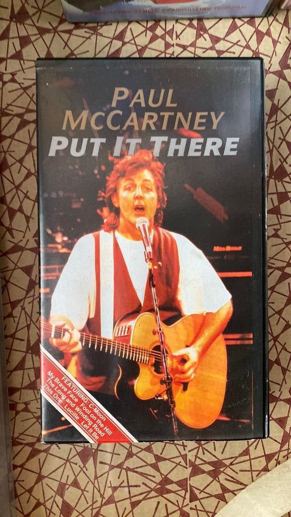 Paul McCartney vhs put it there ( beatles ), Cd's en Dvd's, VHS | Documentaire, Tv en Muziek, Alle leeftijden, Ophalen of Verzenden
