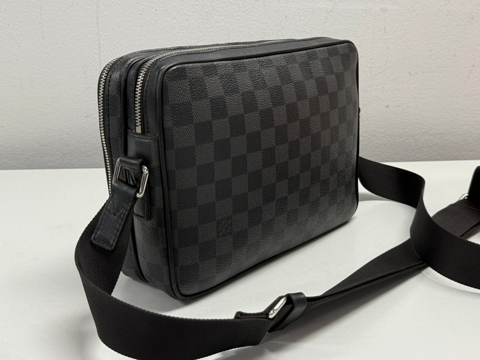 Louis Vuitton Damier Graphite Trocadero Messenger PM N40087, Ophalen of Verzenden, Zo goed als nieuw, Zwart, Handtas