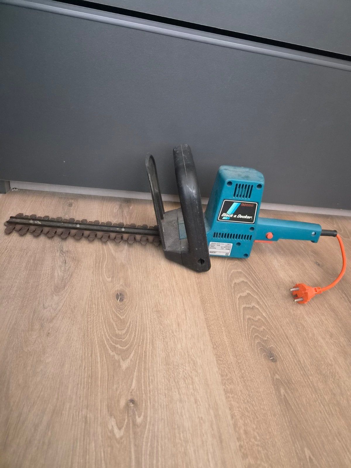 Elektrische heggenschaar Black & Decker GS330, Ophalen of Verzenden, Zo goed als nieuw, Elektrisch, Black & Decker