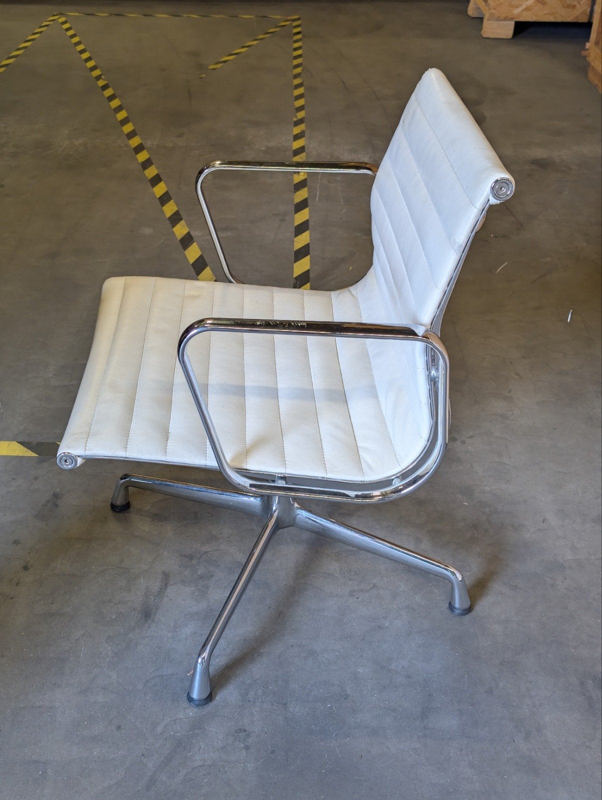 6x Eames EA108 design stoelen | wit aniline leer | Steelform, Ophalen, Wit, Leer, Vijf, Zes of meer stoelen