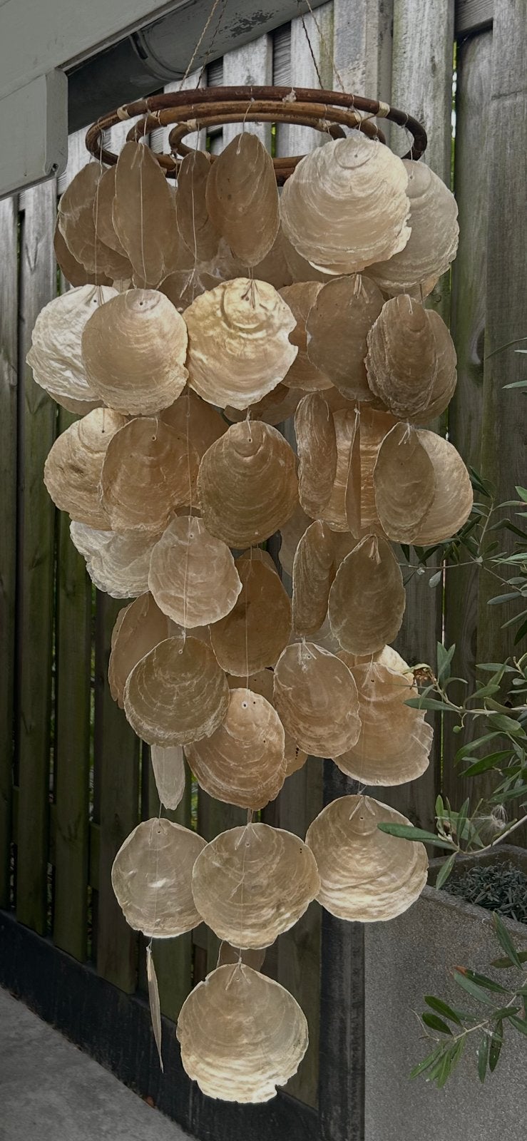 Mooie Capiz schelpen windgong / decoratie brons/goudkleurig, Ophalen, Beige, Boho, Zo goed als nieuw