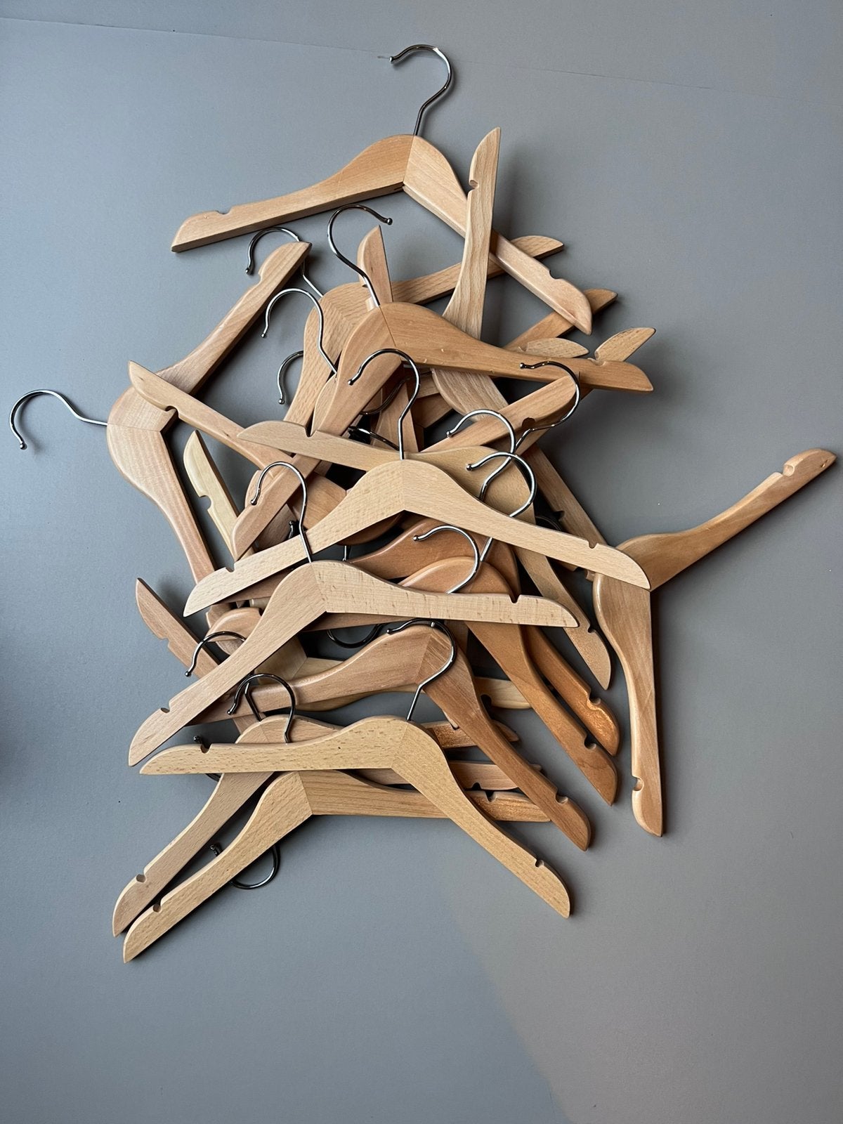 Houten kinderkleding hangers, Ophalen, Zo goed als nieuw