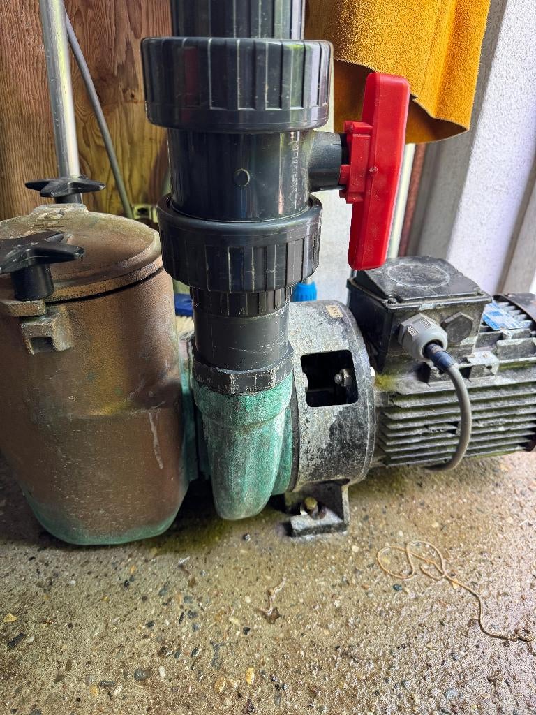 Zwembadpomp - 3 fase - 2,2 kW - 3" in, 2 1/2" uit - 52 m3/h, Ophalen, Gebruikt, Zwembadpomp