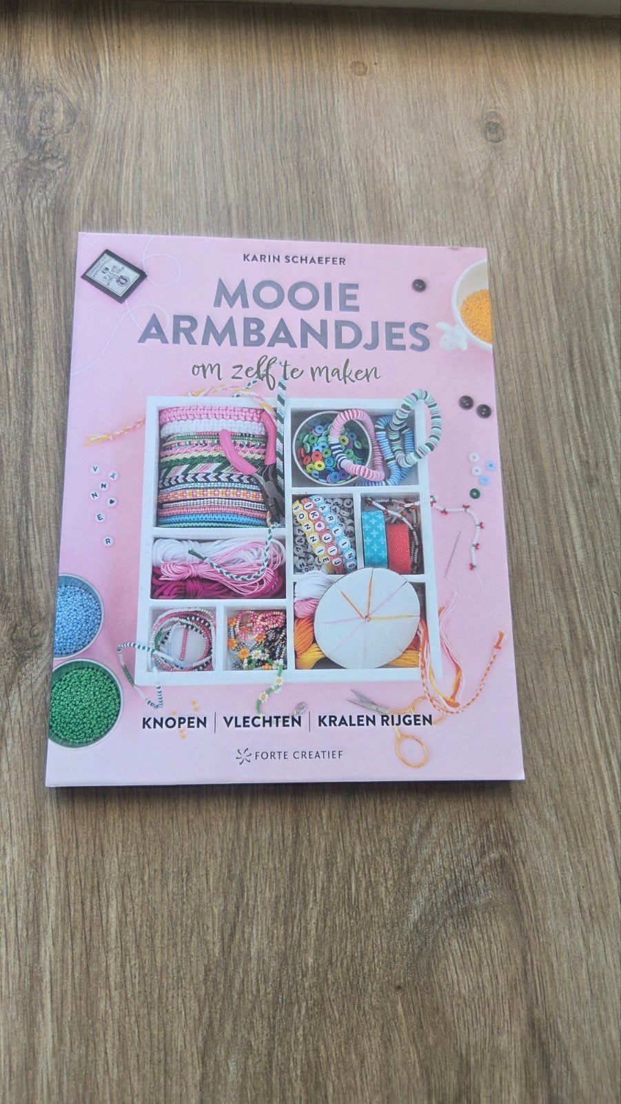 Mooie Armbandjes om Zelf te Maken - Knutselboek, Boeken, Zo goed als nieuw, Karin Schaefer, Geschikt voor kinderen, Sieraden maken