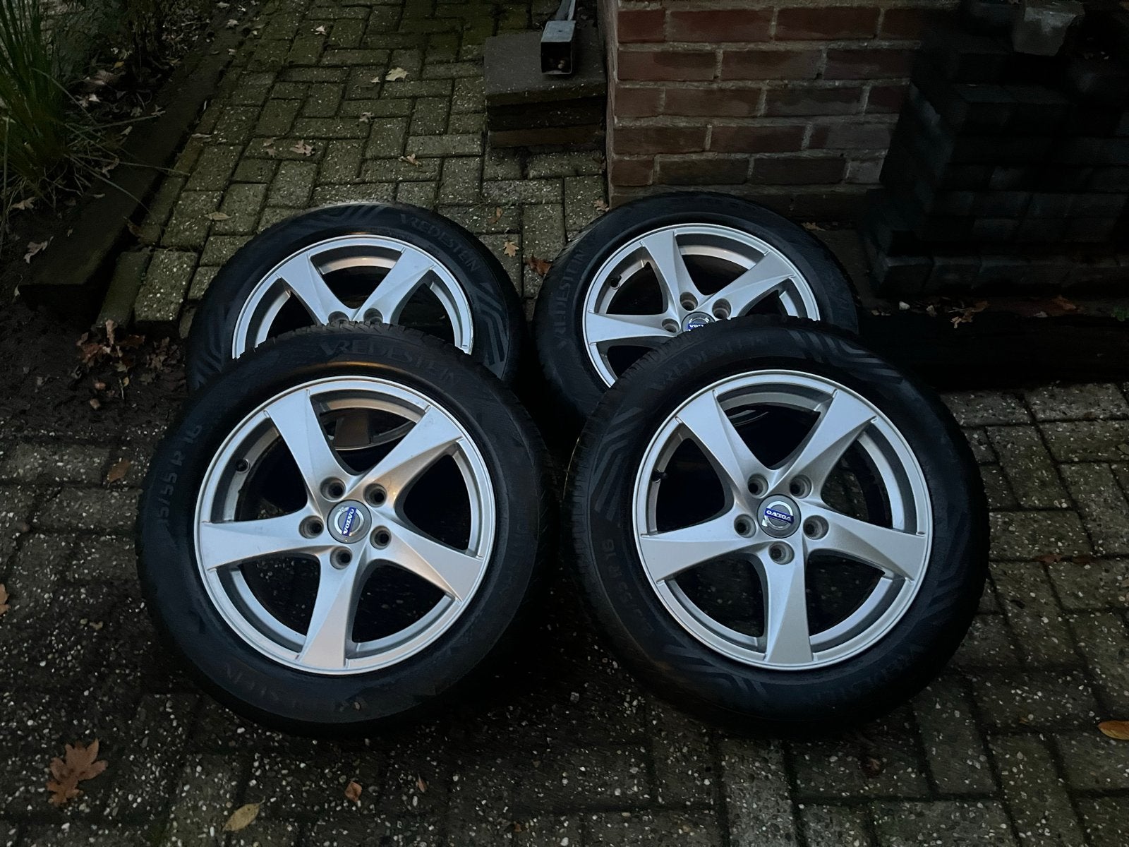 Volvo Velgen 16” met Vredestein All Season Banden, Ophalen, Gebruikt