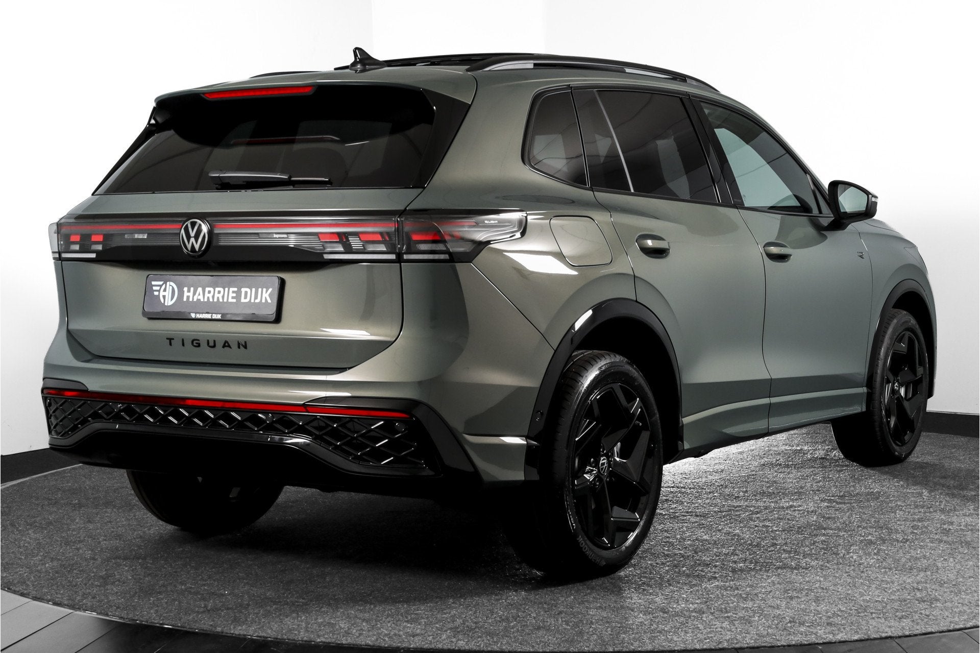 Volkswagen Tiguan 1.5 eHybrid 272 PK R-Line | Black Style |, 12 maanden, Stof, 4 cilinders, Plug-in hybride