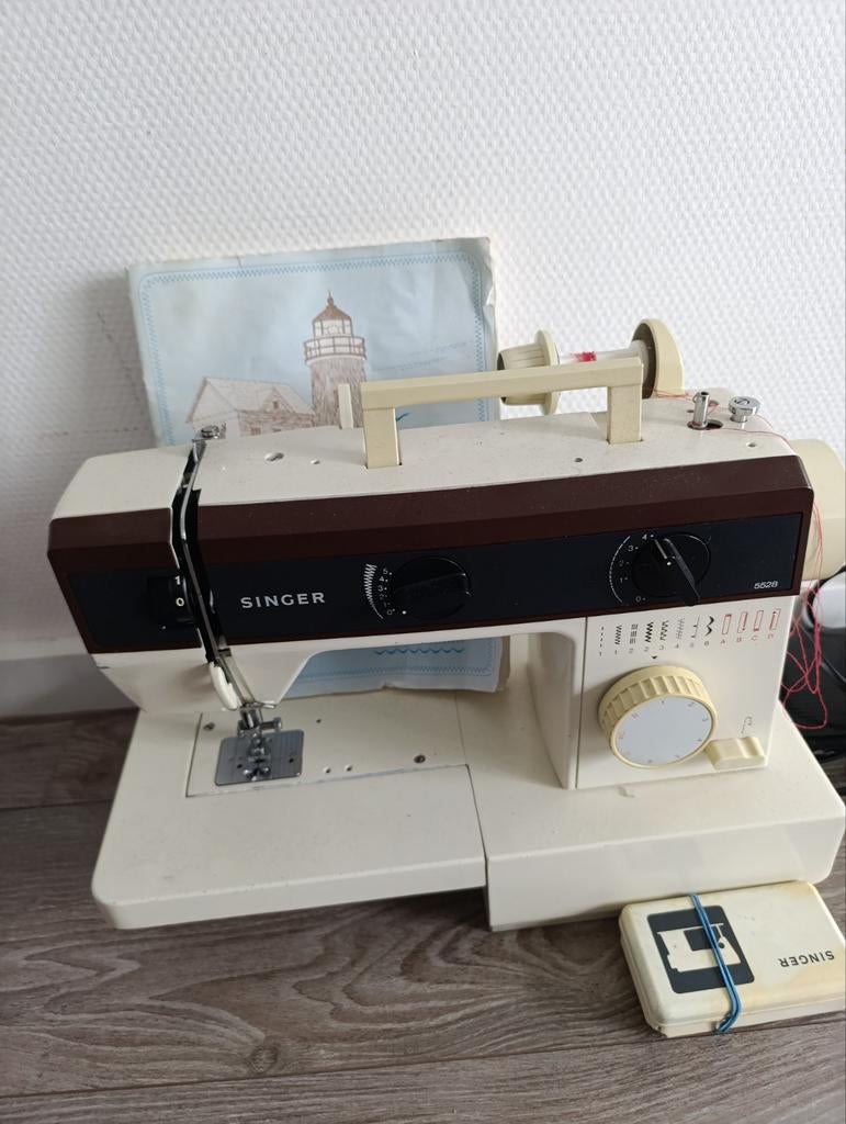 Te koop naaimachine Singer model 28/08 in goede staat, Hobby en Vrije tijd, Naaimachines en Toebehoren, Ophalen of Verzenden, Zo goed als nieuw