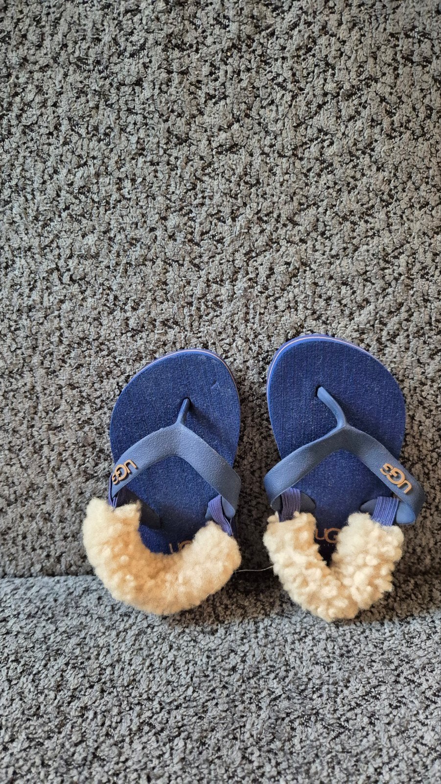 UGG slippers maatje 18/19, Ophalen, Nieuw, Jongetje of Meisje, Schoentjes