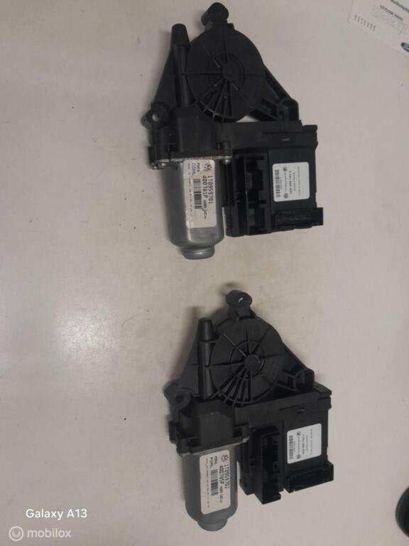 Raammotor Volkswagen Touran 1T0959701 1T0959702, Gebruikt, Ophalen of Verzenden