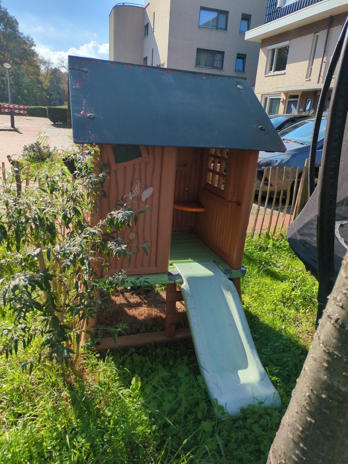 t e.a.b. Smoby speelhuisje met glijbaan, Ophalen, Gebruikt, Kunststof