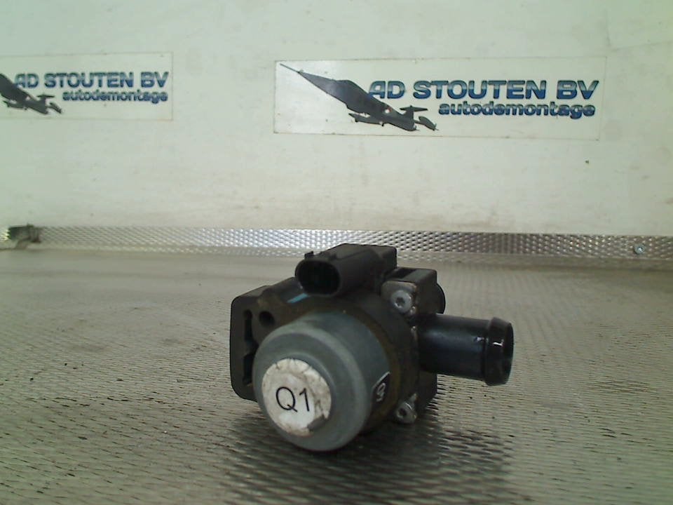 Extra Waterpomp Mercedes-Benz CLA (118.3) 2020 A2465000040, Gebruikt, Mercedes-Benz AG, Mercedes-Benz, Mercedesstraße 120, Stuttgart 70372, , Duitsland