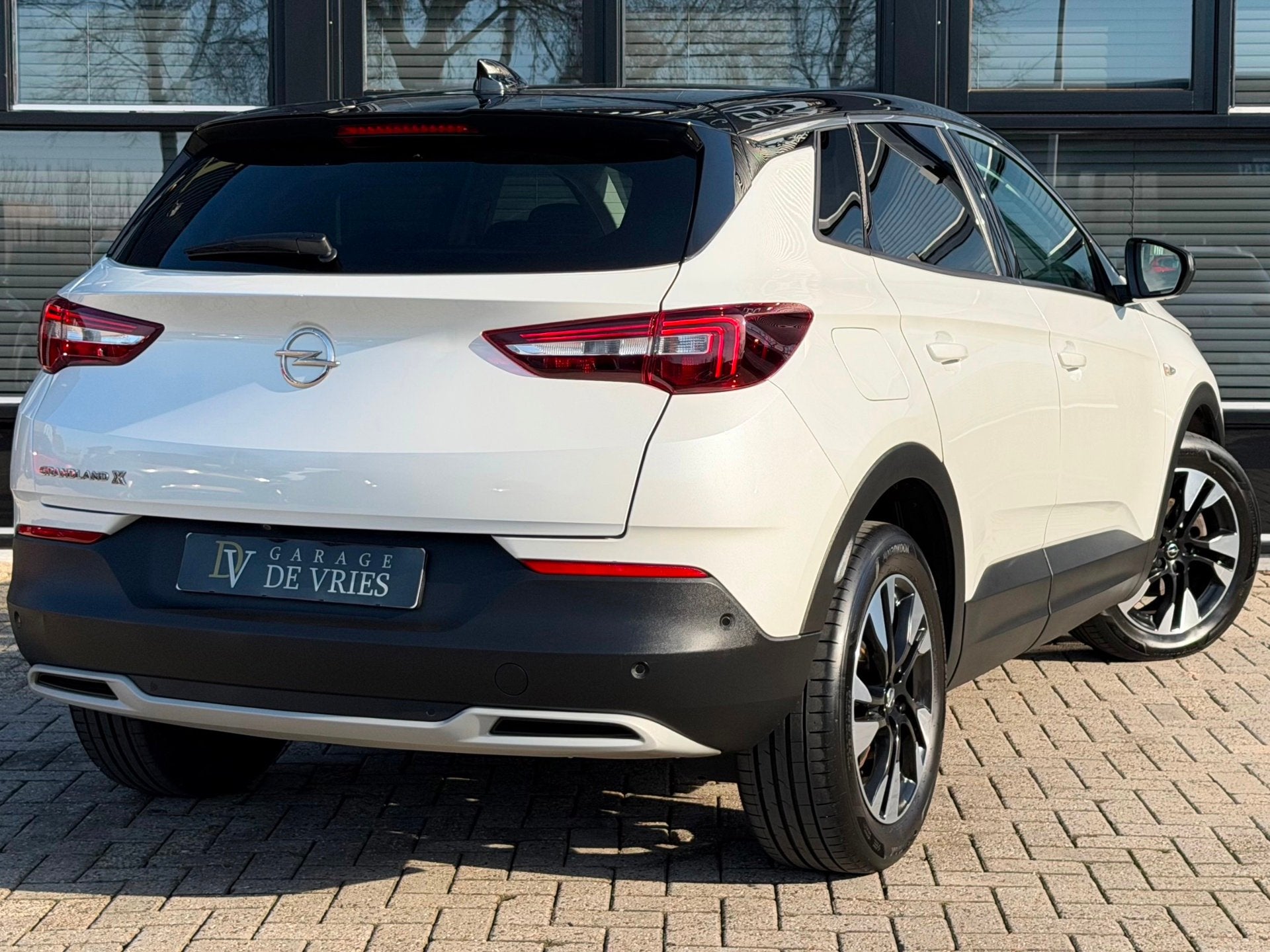 Opel Grandland X 1.6 Turbo Ultimate Aut Parelmoer 1600KG Tre, Auto's, Opel, Gebruikt, Zwart, 4 cilinders, 181 pk