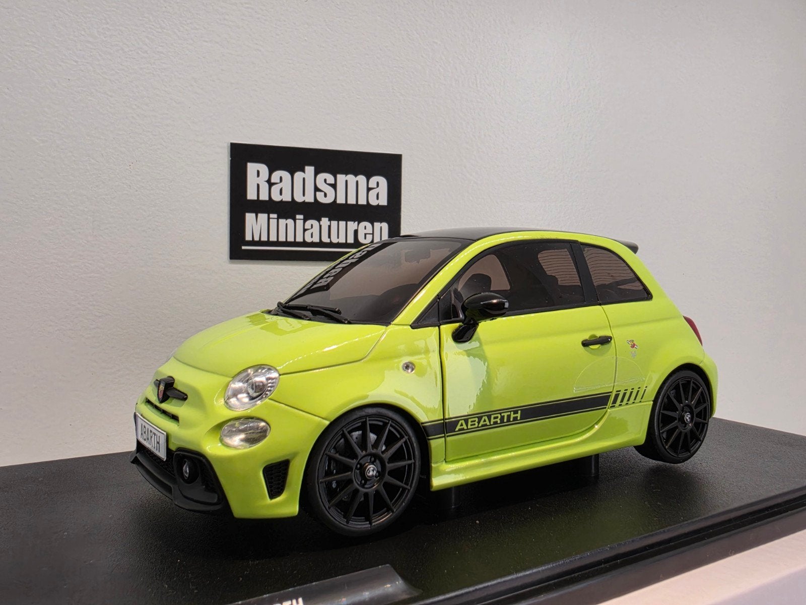 Fiat F595 Abarth 2023 - Verde Adrenalina - 1:18 Solido, Auto, Solido, Nieuw, Ophalen of Verzenden