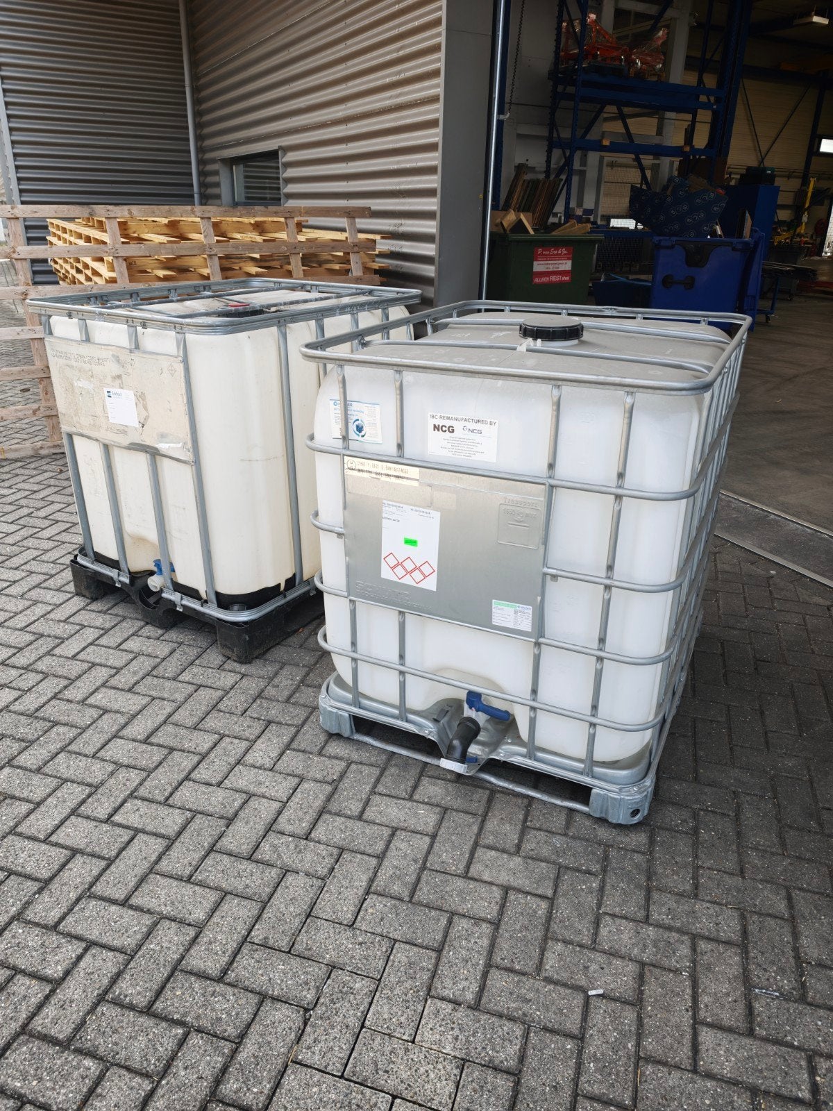 IBC vat 1000 liter - gebruikt voor demiwater, Ophalen