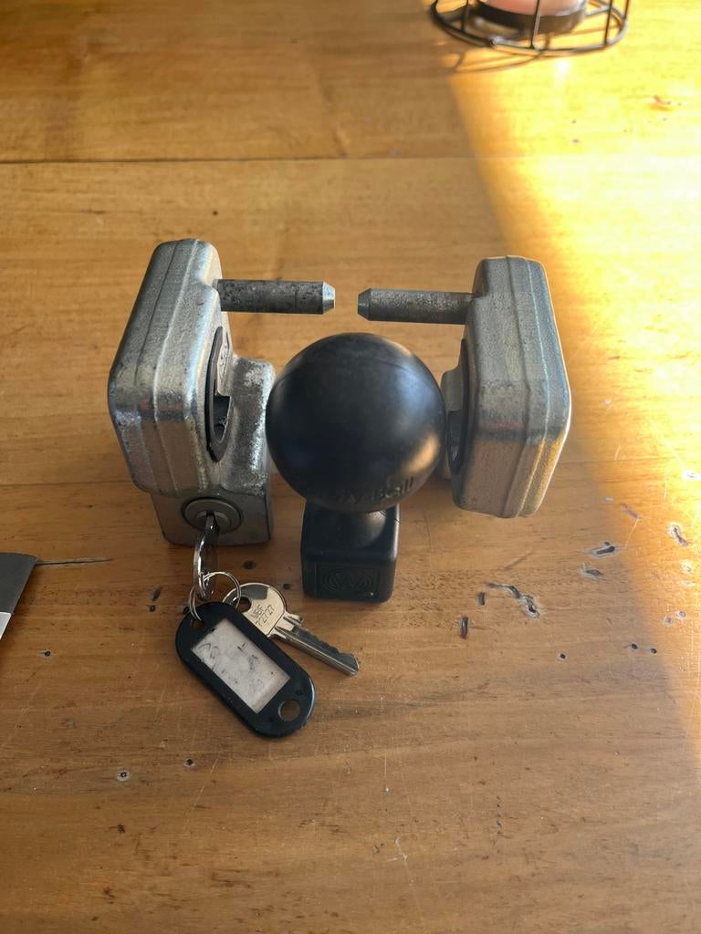 Disselslot voor caravan merk Hobby, Ophalen, Gebruikt
