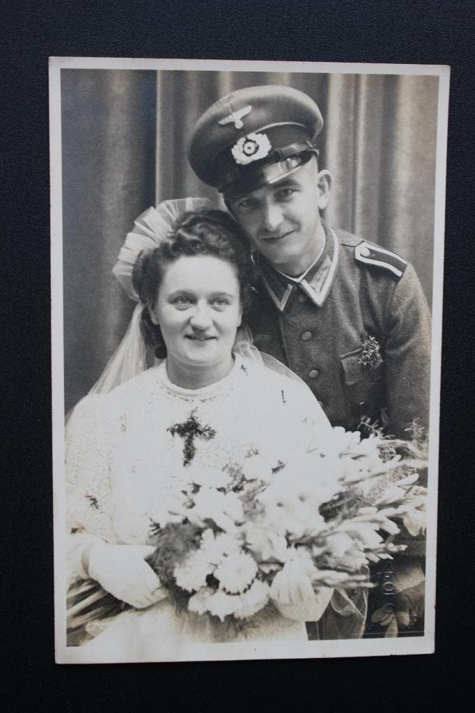 1945 ANSICHTKAART DUITSLAND SOLDAAT MET BRUID, Ophalen of Verzenden, 1940 tot 1960, Ongelopen, Duitsland
