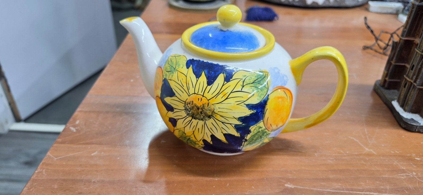Theepot met zonnebloem design, Gebruikt, Steen/keramiek, Meerkleurig, Ophalen