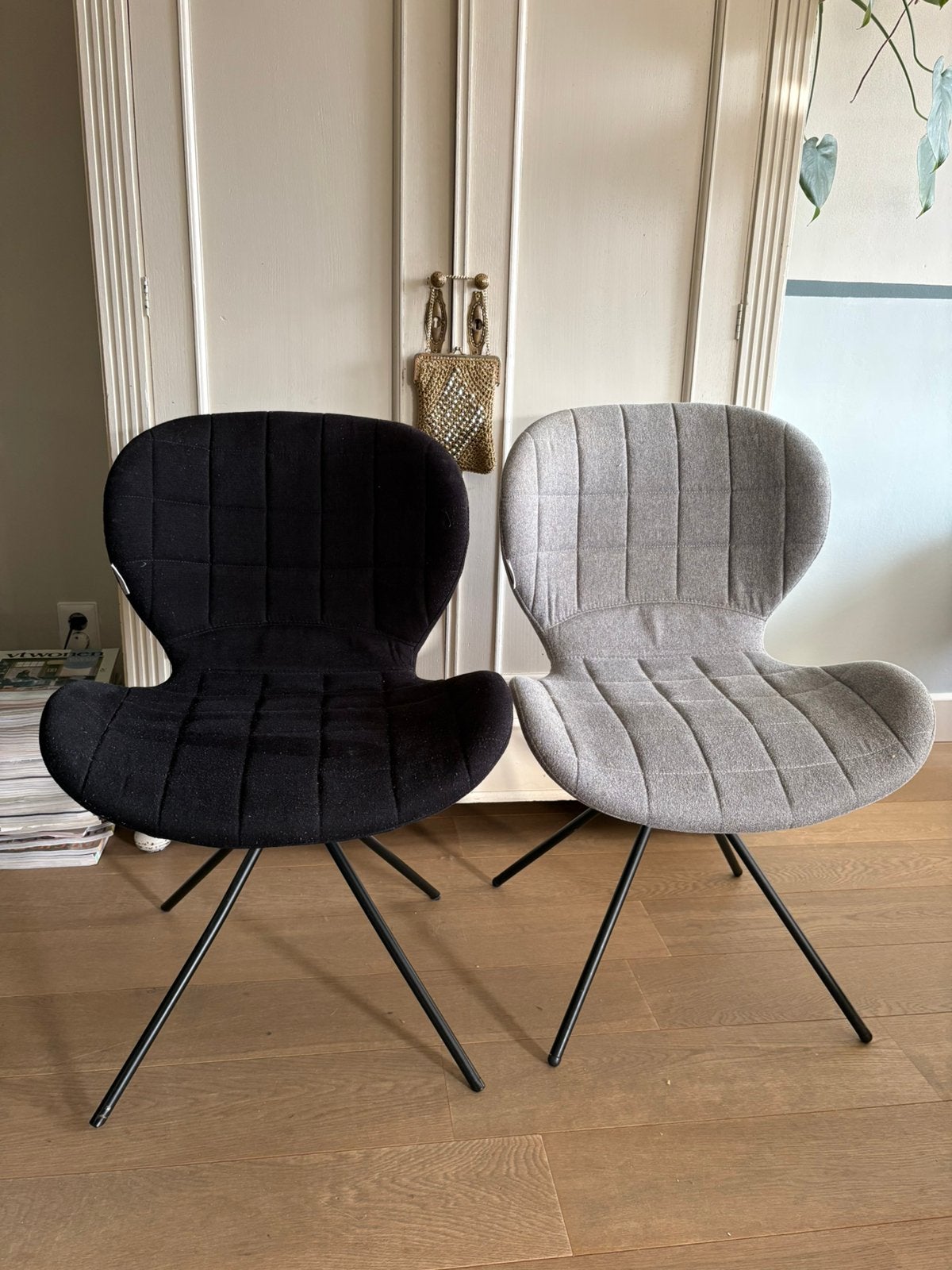 Zuiver OMG stoelen zwart en grijs, Huis en Inrichting, Stoelen, Ophalen, Gebruikt, Twee, Zwart