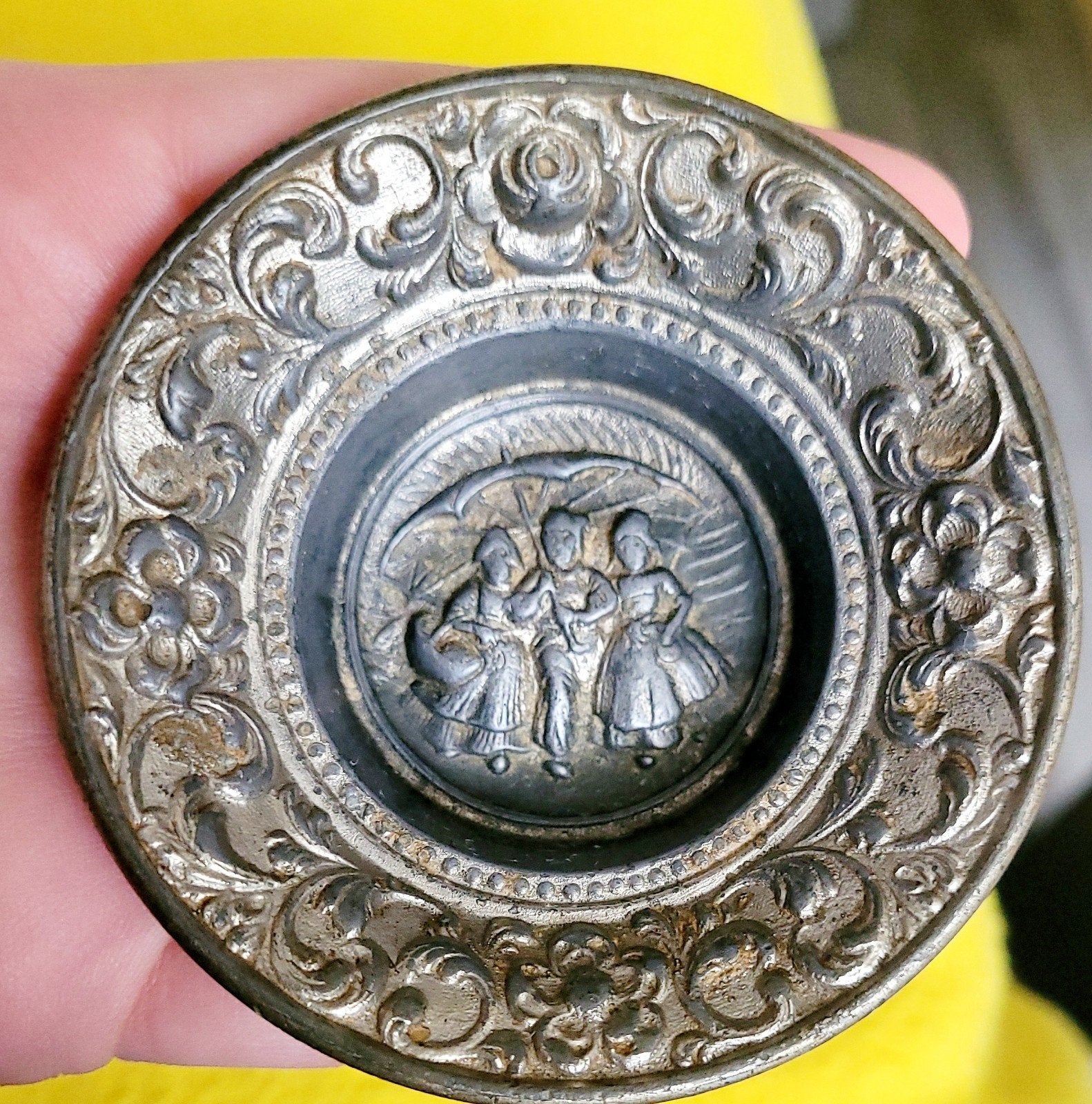 Zeldzame Vintage Tinnen Notenkom met Reliëf, Antiek en Kunst, Antiek | Tin, Ophalen of Verzenden