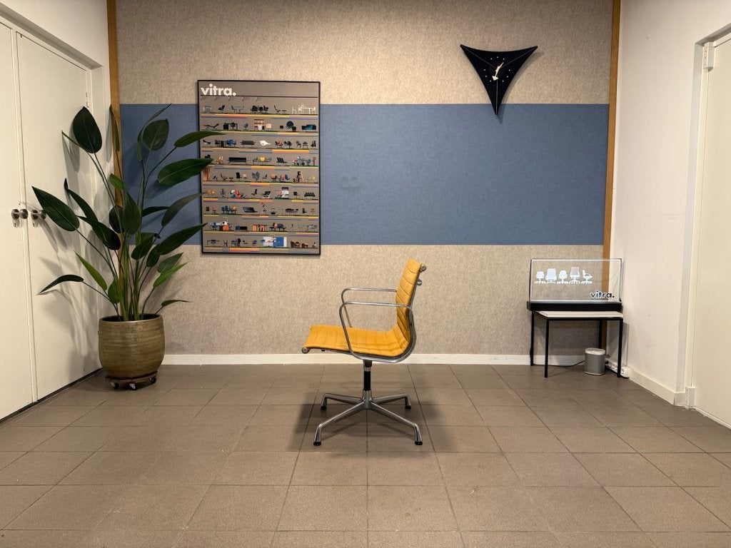 Vitra | Eames | EA107 | Oranje Hopsak / Verchroomd | 2x, Niet ingevuld, Gebruikt, Twee, Niet ingevuld