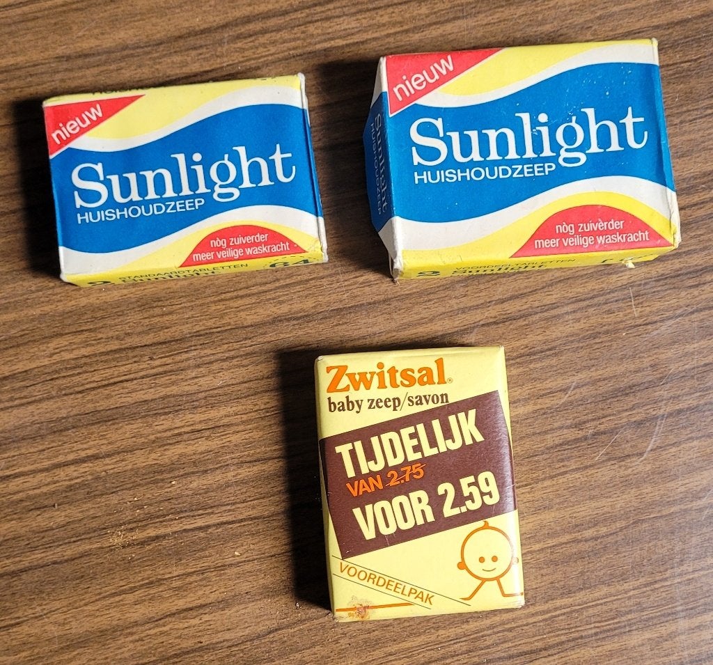 Drie Blokken zeep, Ophalen