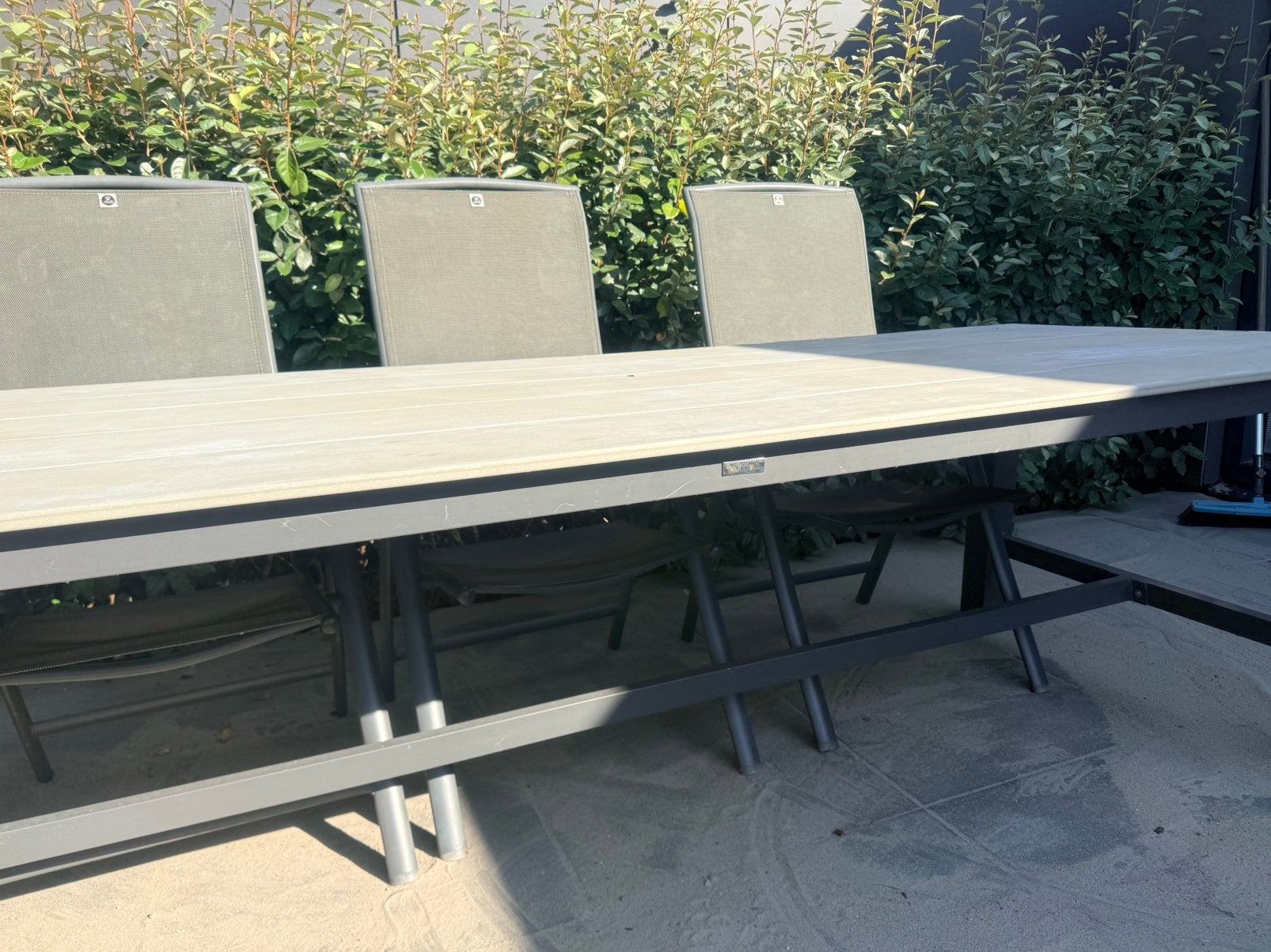 Tuintafel van 250 x 100 cm met 6 verstelbate tuinstoelen, Ophalen, Overige materialen, Gebruikt, 8 zitplaatsen