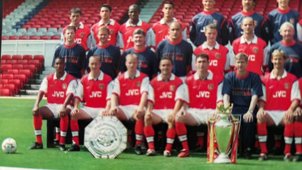 Arsenal Londen Officiële spelerskaart  1998-1999, Verzenden, Zo goed als nieuw, Buitenlandse clubs, Spelerskaart
